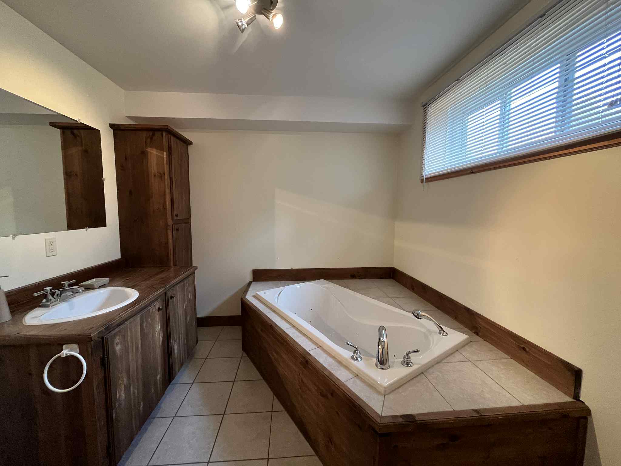 1a02810d-0ed7-4c9c-a6d8-c0b19b0eeb31